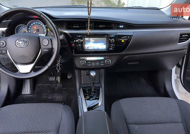 Тойота Королла 2015 в Одессе на Automoto.ua Белый Тойота Королла, объемом двигателя 1.6 л и пробегом 94 тыс. км за 14500 $, фото 2 на Automoto.ua