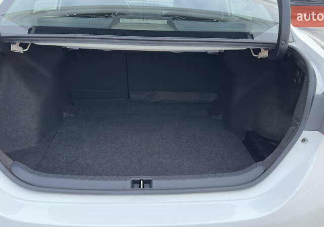 Белый Тойота Королла, объемом двигателя 1.6 л и пробегом 94 тыс. км за 14500 $, фото 72 на Automoto.ua