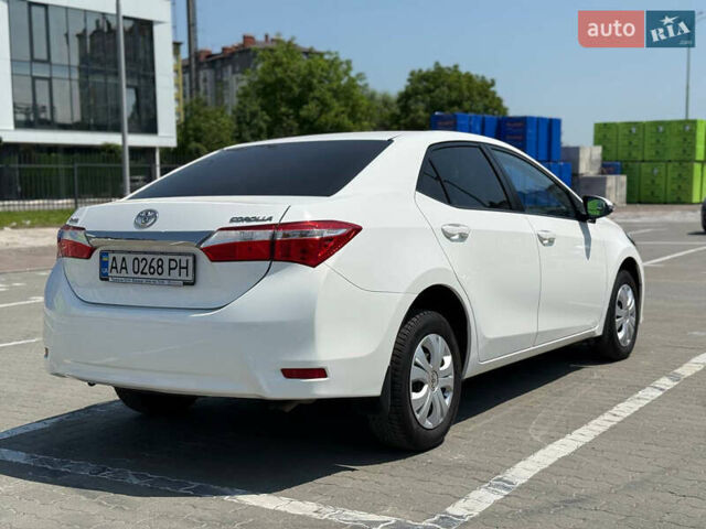 Белый Тойота Королла, объемом двигателя 1.6 л и пробегом 213 тыс. км за 12500 $, фото 3 на Automoto.ua