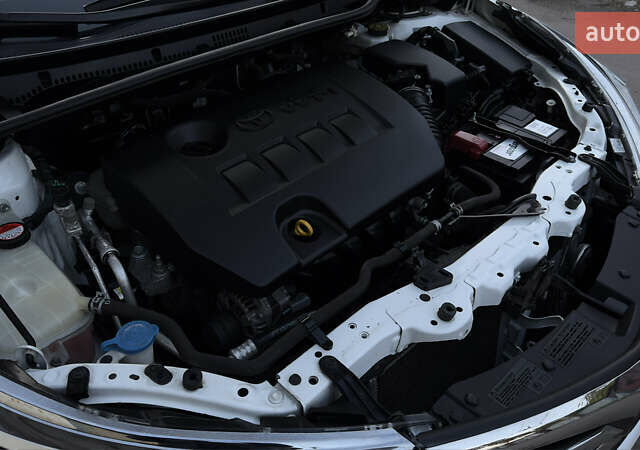 Тойота Королла 2015 в Одессе на Automoto.ua Белый Тойота Королла, объемом двигателя 1.6 л и пробегом 94 тыс. км за 14500 $, фото 4 на Automoto.ua