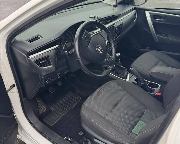 Белый Тойота Королла, объемом двигателя 1.6 л и пробегом 168 тыс. км за 14100 $, фото 6 на Automoto.ua