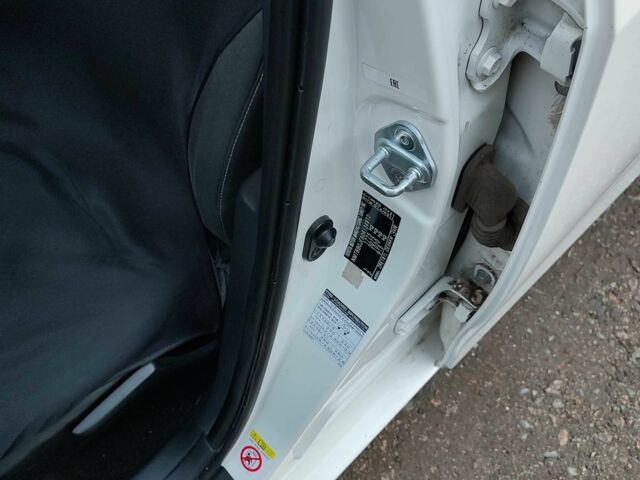 Білий Тойота Королла, об'ємом двигуна 1.6 л та пробігом 130 тис. км за 13800 $, фото 9 на Automoto.ua