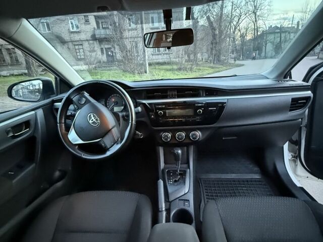 Білий Тойота Королла, об'ємом двигуна 1.6 л та пробігом 180 тис. км за 12599 $, фото 6 на Automoto.ua