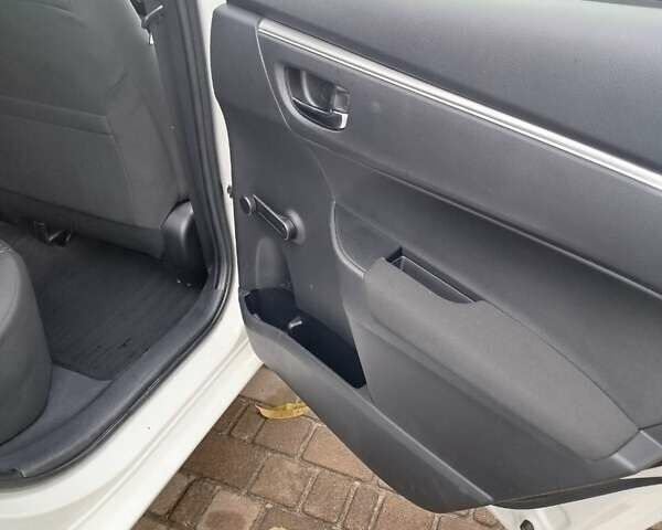 Белый Тойота Королла, объемом двигателя 1.33 л и пробегом 204 тыс. км за 8700 $, фото 12 на Automoto.ua