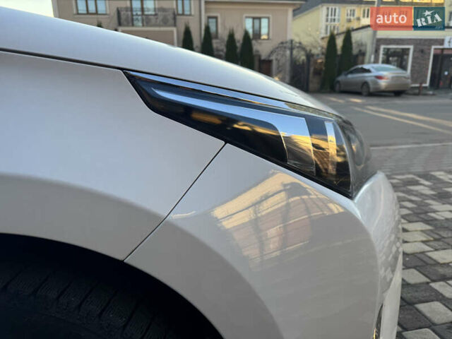 Белый Тойота Королла, объемом двигателя 1.6 л и пробегом 125 тыс. км за 12600 $, фото 14 на Automoto.ua