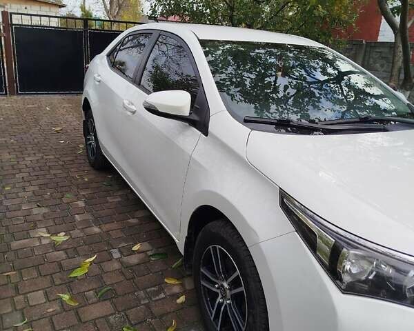 Белый Тойота Королла, объемом двигателя 1.33 л и пробегом 204 тыс. км за 8700 $, фото 1 на Automoto.ua