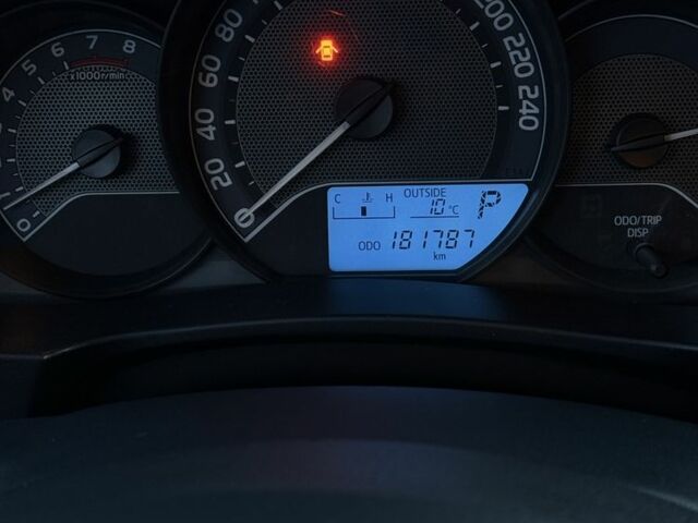 Білий Тойота Королла, об'ємом двигуна 1.6 л та пробігом 180 тис. км за 12599 $, фото 5 на Automoto.ua