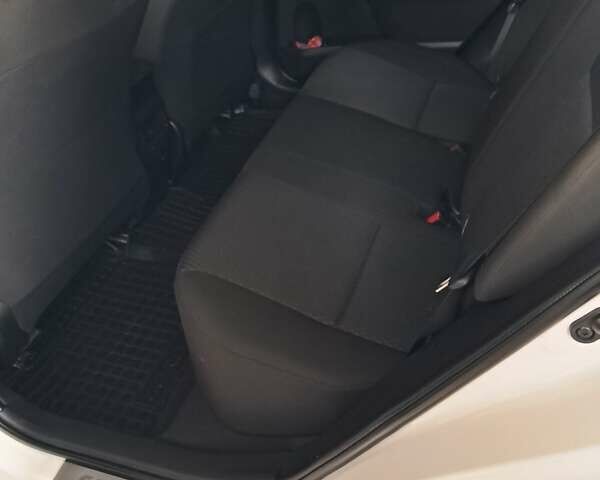 Белый Тойота Королла, объемом двигателя 1.33 л и пробегом 26 тыс. км за 14600 $, фото 15 на Automoto.ua