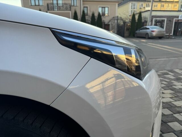 Белый Тойота Королла, объемом двигателя 1.6 л и пробегом 125 тыс. км за 12637 $, фото 12 на Automoto.ua