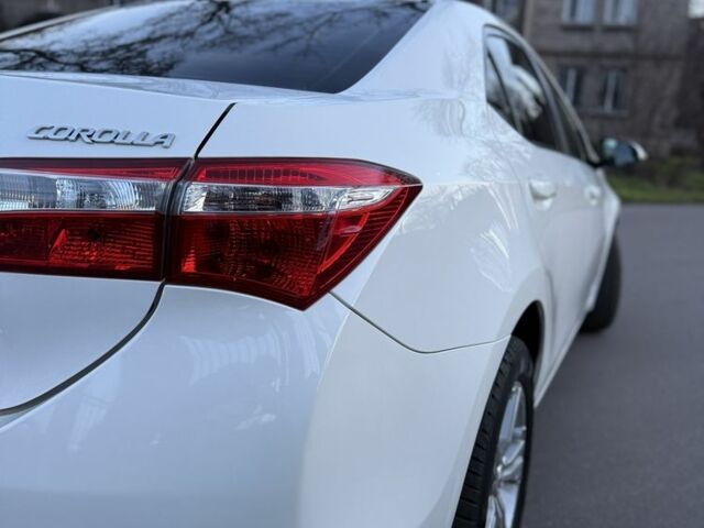 Білий Тойота Королла, об'ємом двигуна 1.6 л та пробігом 180 тис. км за 12599 $, фото 3 на Automoto.ua