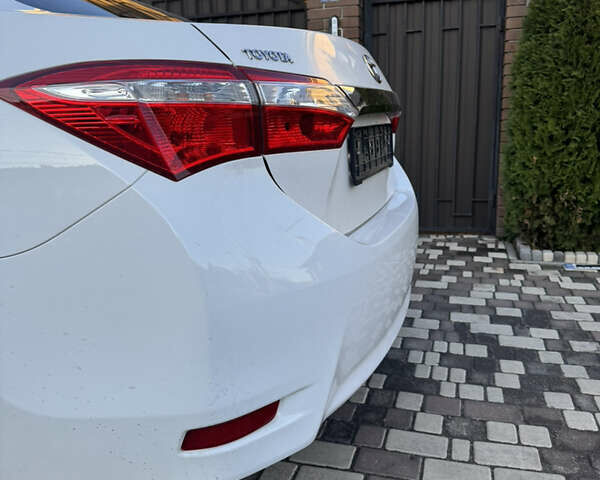 Белый Тойота Королла, объемом двигателя 1.6 л и пробегом 125 тыс. км за 12600 $, фото 7 на Automoto.ua