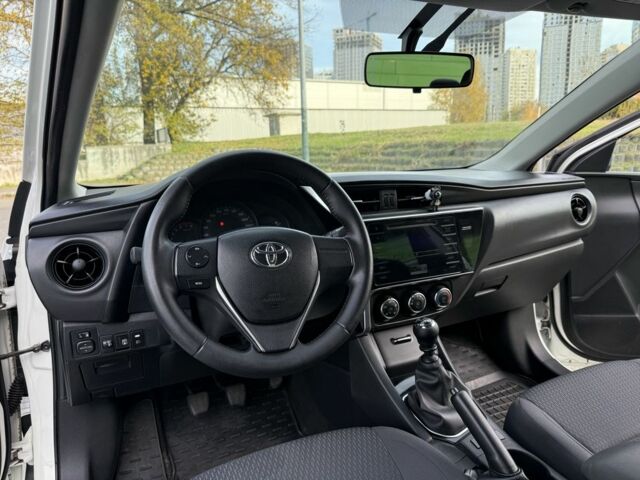 Белый Тойота Королла, объемом двигателя 1.6 л и пробегом 169 тыс. км за 9900 $, фото 6 на Automoto.ua