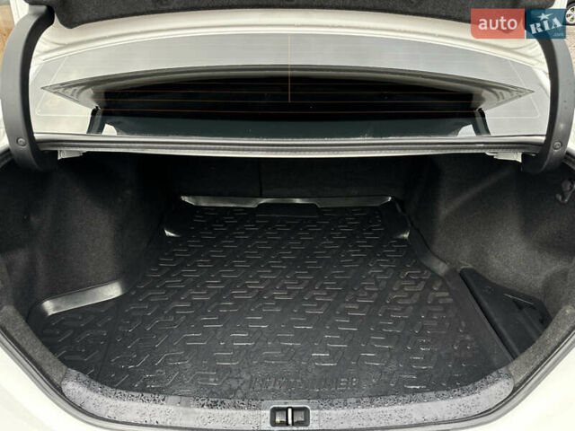 Білий Тойота Королла, об'ємом двигуна 1.6 л та пробігом 41 тис. км за 16250 $, фото 23 на Automoto.ua