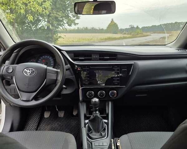 Белый Тойота Королла, объемом двигателя 1.33 л и пробегом 222 тыс. км за 9600 $, фото 3 на Automoto.ua