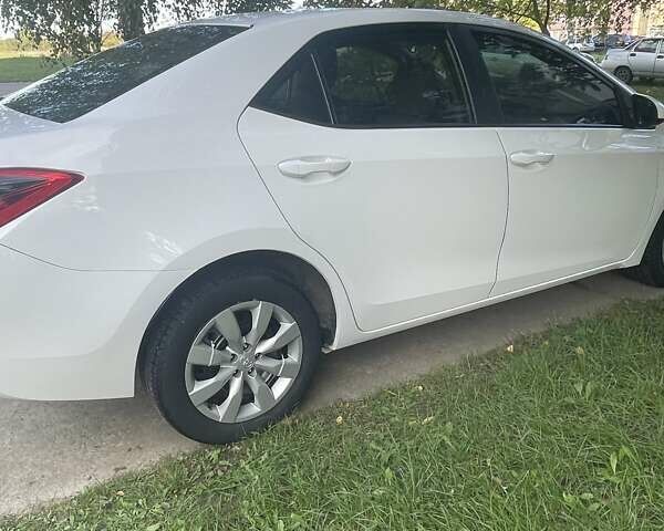 Белый Тойота Королла, объемом двигателя 1.8 л и пробегом 250 тыс. км за 14100 $, фото 1 на Automoto.ua