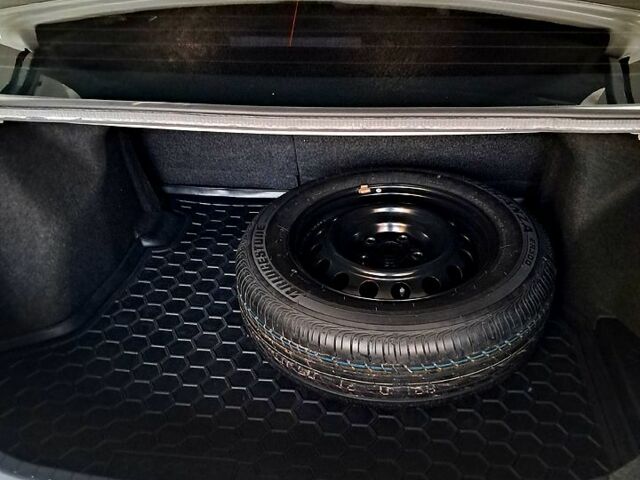 Белый Тойота Королла, объемом двигателя 1.3 л и пробегом 26 тыс. км за 14600 $, фото 10 на Automoto.ua