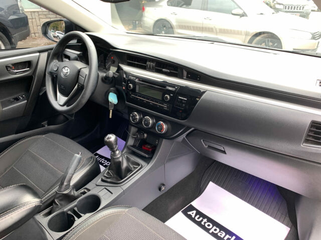 Белый Тойота Королла, объемом двигателя 1.3 л и пробегом 150 тыс. км за 12390 $, фото 13 на Automoto.ua