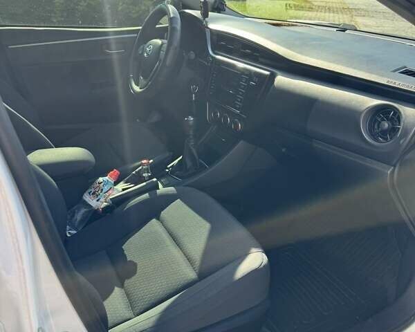 Белый Тойота Королла, объемом двигателя 1.3 л и пробегом 67 тыс. км за 14000 $, фото 6 на Automoto.ua