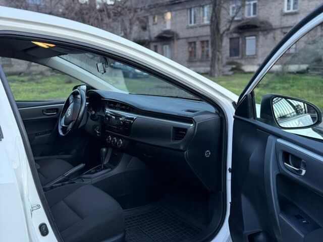 Білий Тойота Королла, об'ємом двигуна 1.6 л та пробігом 180 тис. км за 12599 $, фото 4 на Automoto.ua