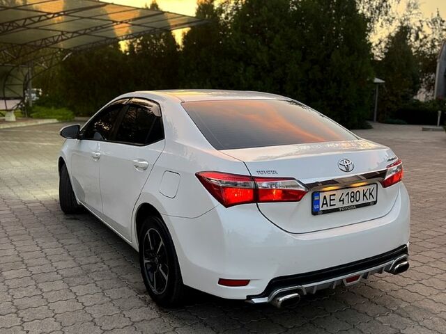 Белый Тойота Королла, объемом двигателя 1.6 л и пробегом 166 тыс. км за 10000 $, фото 2 на Automoto.ua