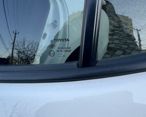 Белый Тойота Королла, объемом двигателя 1.6 л и пробегом 125 тыс. км за 12600 $, фото 19 на Automoto.ua