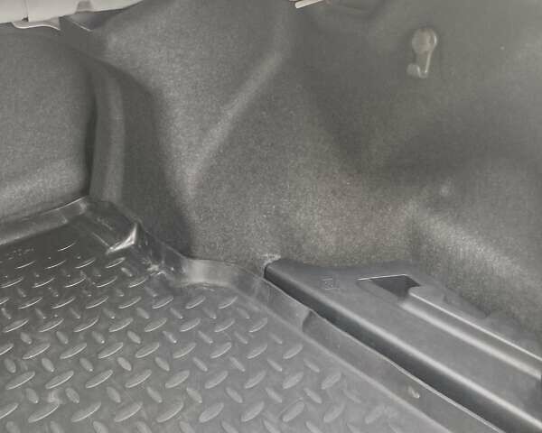 Белый Тойота Королла, объемом двигателя 1.33 л и пробегом 204 тыс. км за 8700 $, фото 14 на Automoto.ua