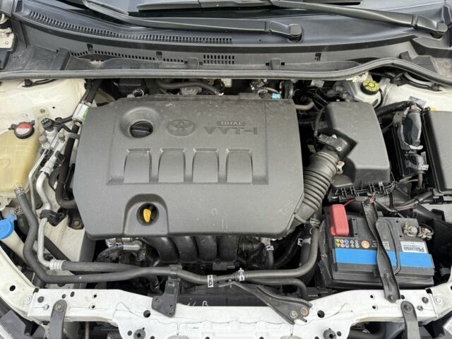 Белый Тойота Королла, объемом двигателя 1.6 л и пробегом 169 тыс. км за 9900 $, фото 10 на Automoto.ua