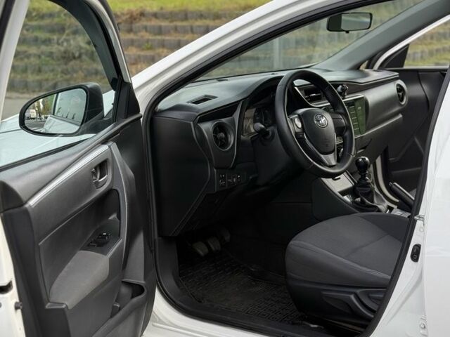 Белый Тойота Королла, объемом двигателя 1.6 л и пробегом 169 тыс. км за 9900 $, фото 7 на Automoto.ua