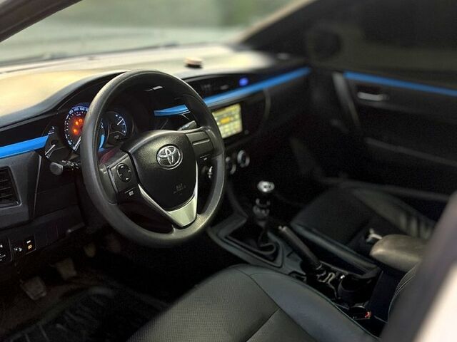 Белый Тойота Королла, объемом двигателя 1.6 л и пробегом 166 тыс. км за 10000 $, фото 3 на Automoto.ua