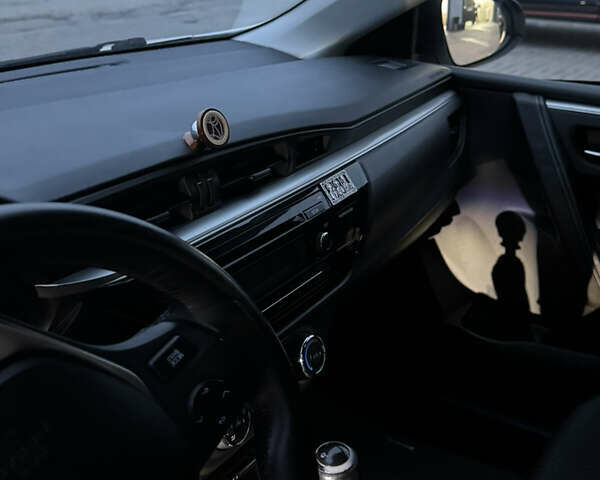 Белый Тойота Королла, объемом двигателя 1.6 л и пробегом 158 тыс. км за 10300 $, фото 5 на Automoto.ua