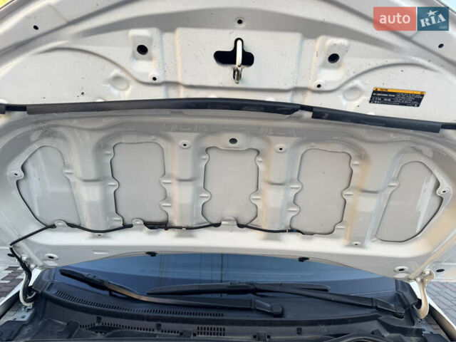 Белый Тойота Королла, объемом двигателя 1.6 л и пробегом 125 тыс. км за 12600 $, фото 31 на Automoto.ua