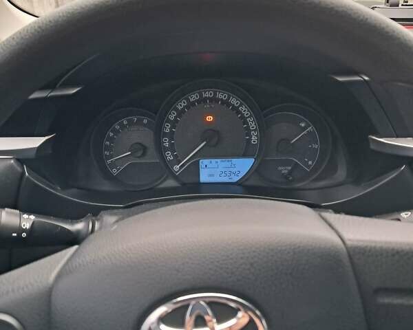 Белый Тойота Королла, объемом двигателя 1.33 л и пробегом 26 тыс. км за 14600 $, фото 23 на Automoto.ua