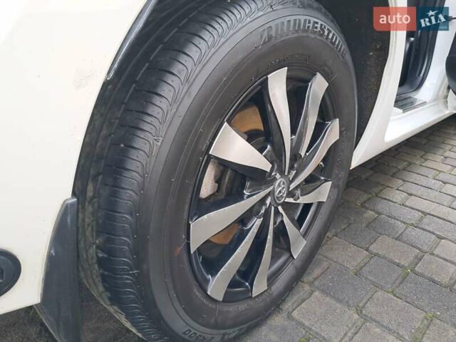 Белый Тойота Королла, объемом двигателя 1.33 л и пробегом 26 тыс. км за 14600 $, фото 9 на Automoto.ua