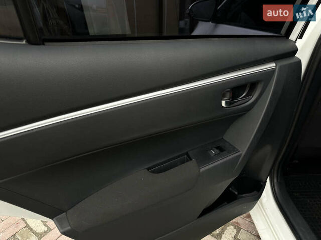 Білий Тойота Королла, об'ємом двигуна 1.6 л та пробігом 41 тис. км за 16250 $, фото 21 на Automoto.ua