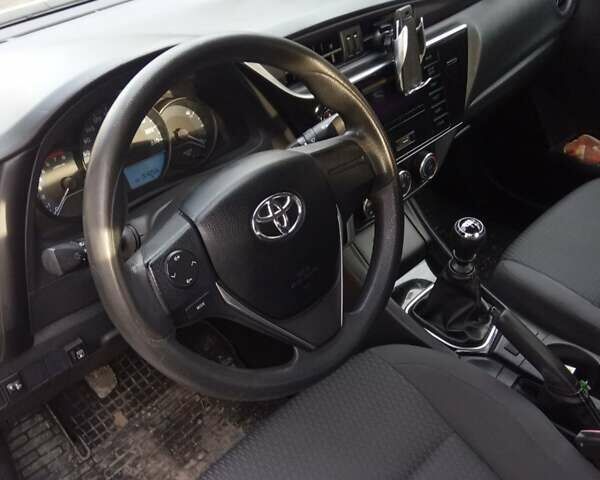 Белый Тойота Королла, объемом двигателя 1.6 л и пробегом 172 тыс. км за 12200 $, фото 1 на Automoto.ua