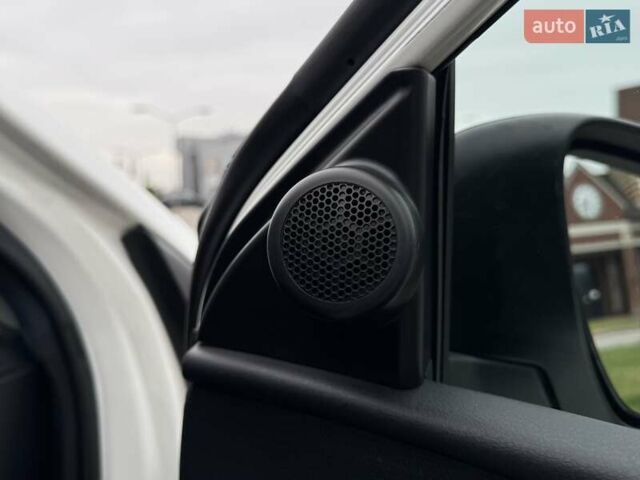 Білий Тойота Королла, об'ємом двигуна 1.6 л та пробігом 45 тис. км за 18000 $, фото 33 на Automoto.ua