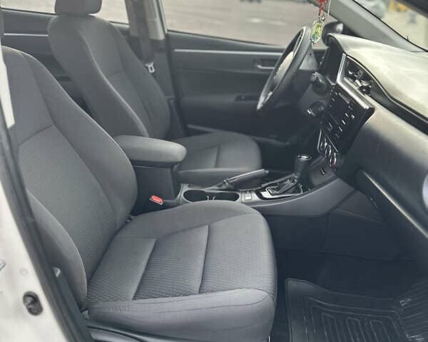 Белый Тойота Королла, объемом двигателя 1.6 л и пробегом 143 тыс. км за 13500 $, фото 12 на Automoto.ua