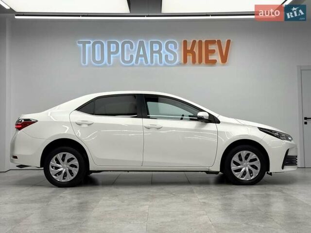 Белый Тойота Королла, объемом двигателя 1.6 л и пробегом 45 тыс. км за 15700 $, фото 3 на Automoto.ua