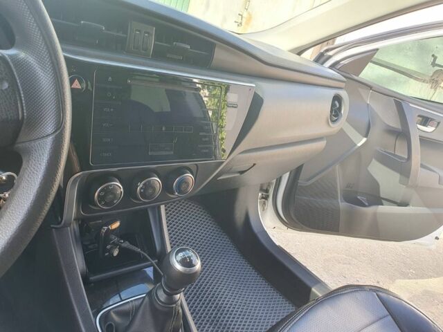 Белый Тойота Королла, объемом двигателя 1.3 л и пробегом 190 тыс. км за 12500 $, фото 18 на Automoto.ua