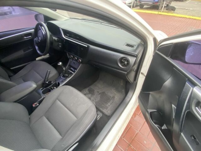 Белый Тойота Королла, объемом двигателя 1.3 л и пробегом 270 тыс. км за 9900 $, фото 6 на Automoto.ua