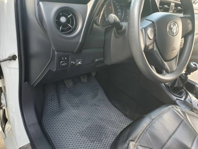 Белый Тойота Королла, объемом двигателя 1.3 л и пробегом 190 тыс. км за 12500 $, фото 8 на Automoto.ua