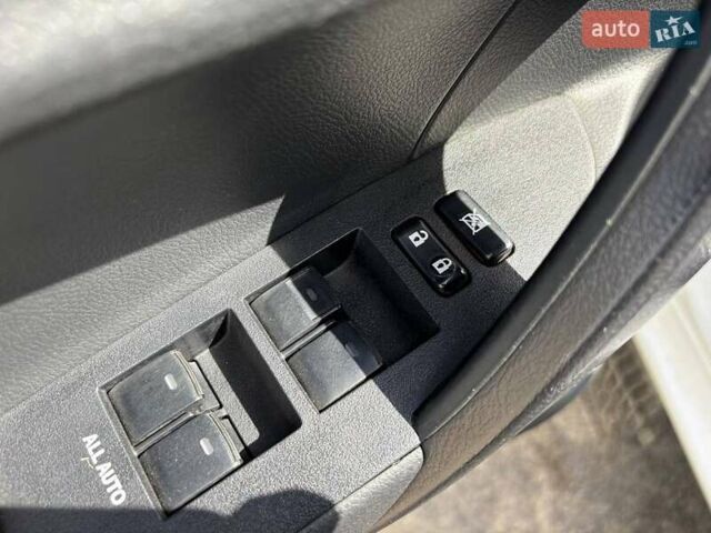 Белый Тойота Королла, объемом двигателя 1.6 л и пробегом 155 тыс. км за 13500 $, фото 18 на Automoto.ua