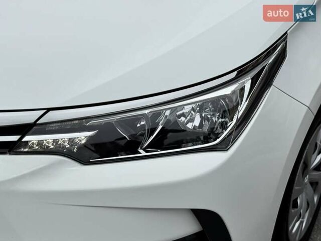 Білий Тойота Королла, об'ємом двигуна 1.6 л та пробігом 45 тис. км за 18000 $, фото 17 на Automoto.ua