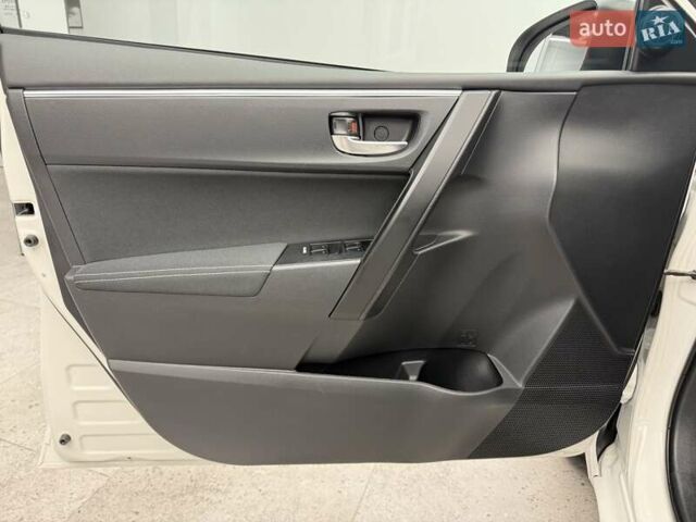 Белый Тойота Королла, объемом двигателя 1.6 л и пробегом 45 тыс. км за 15700 $, фото 18 на Automoto.ua