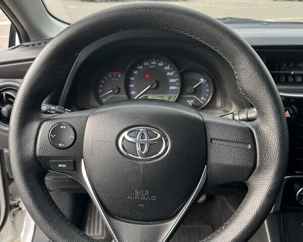 Белый Тойота Королла, объемом двигателя 1.6 л и пробегом 143 тыс. км за 13500 $, фото 16 на Automoto.ua