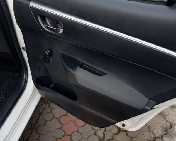 Белый Тойота Королла, объемом двигателя 1.6 л и пробегом 172 тыс. км за 12200 $, фото 14 на Automoto.ua