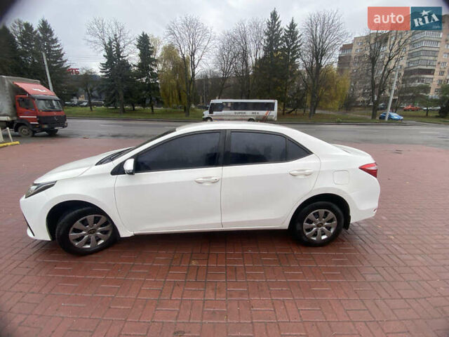 Білий Тойота Королла, об'ємом двигуна 1.33 л та пробігом 271 тис. км за 8900 $, фото 2 на Automoto.ua