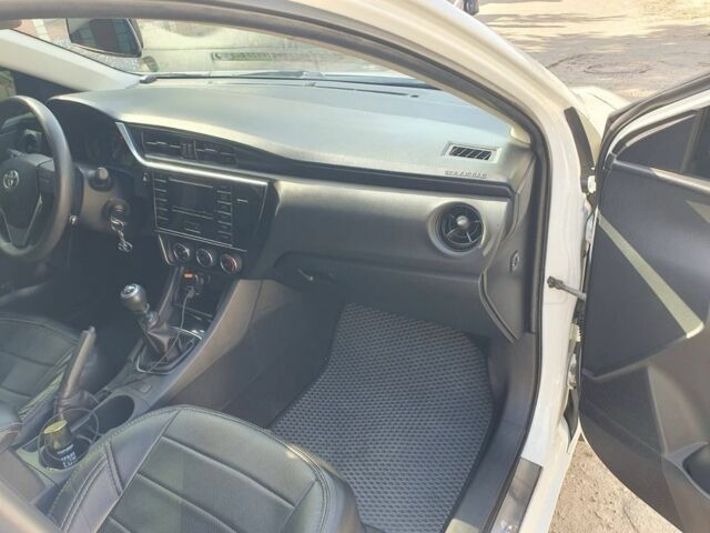 Белый Тойота Королла, объемом двигателя 1.3 л и пробегом 190 тыс. км за 12500 $, фото 17 на Automoto.ua