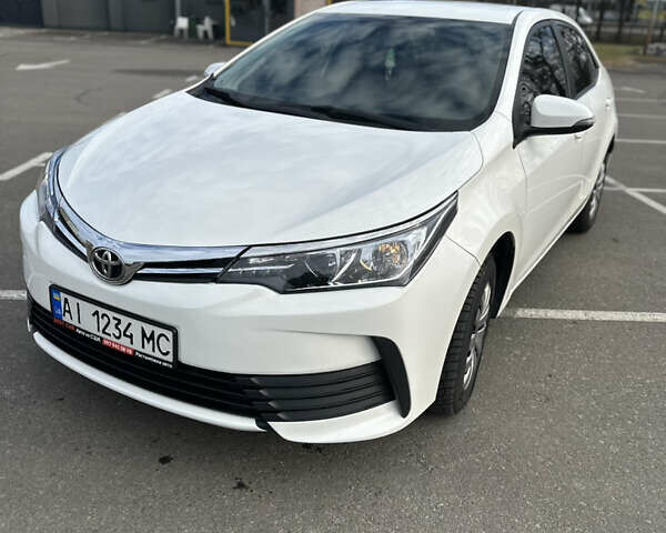 Белый Тойота Королла, объемом двигателя 1.6 л и пробегом 143 тыс. км за 13500 $, фото 1 на Automoto.ua