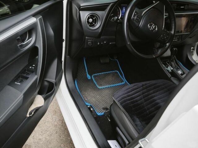 Белый Тойота Королла, объемом двигателя 1.6 л и пробегом 29 тыс. км за 17100 $, фото 5 на Automoto.ua